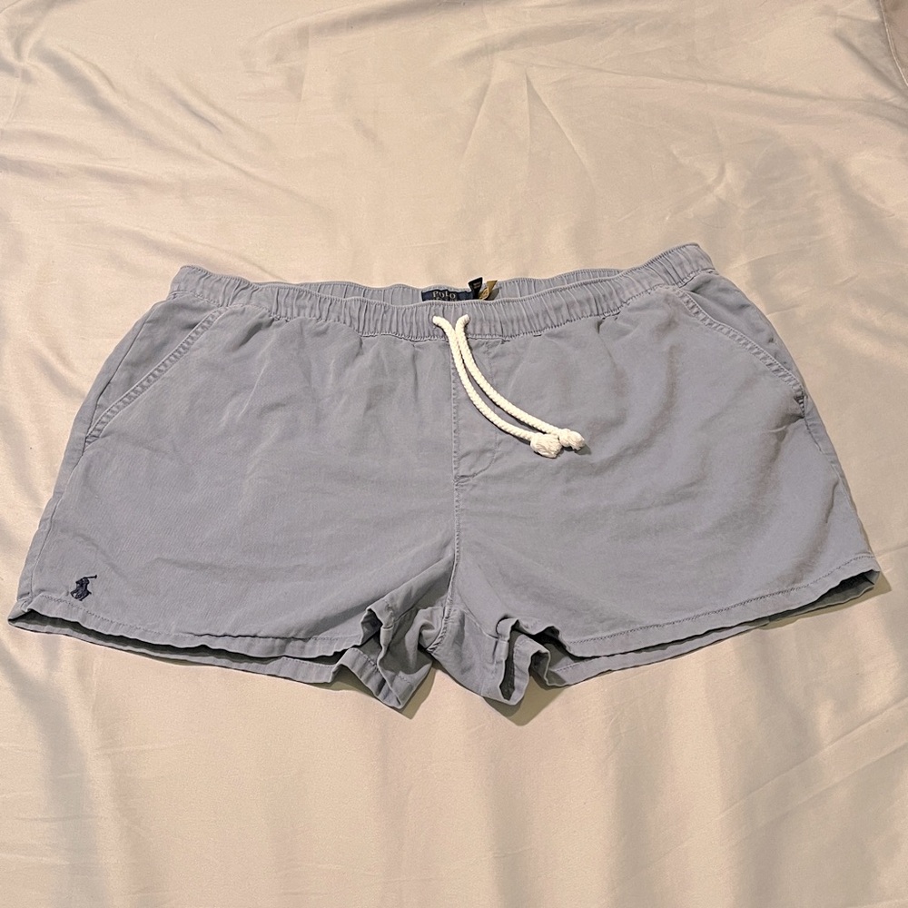 Polo by Ralph Lauren women’s Shorts (pepster sot) light grey/bluish size Large.